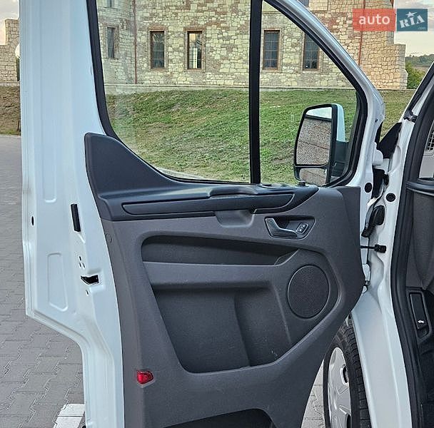 Вантажний фургон Ford Transit Custom 2020 в Бережанах