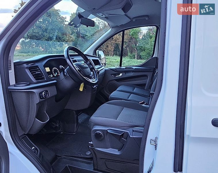Вантажний фургон Ford Transit Custom 2020 в Бережанах