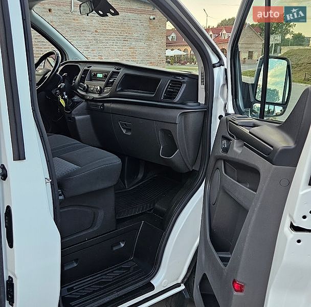 Вантажний фургон Ford Transit Custom 2020 в Бережанах