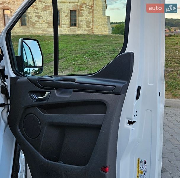 Вантажний фургон Ford Transit Custom 2020 в Бережанах