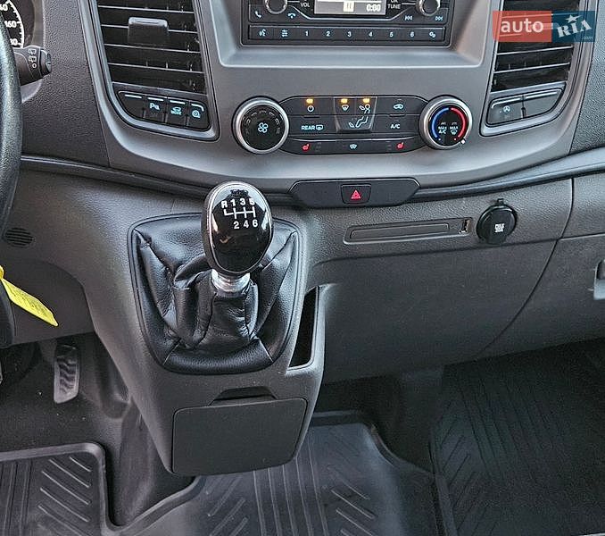Вантажний фургон Ford Transit Custom 2020 в Бережанах