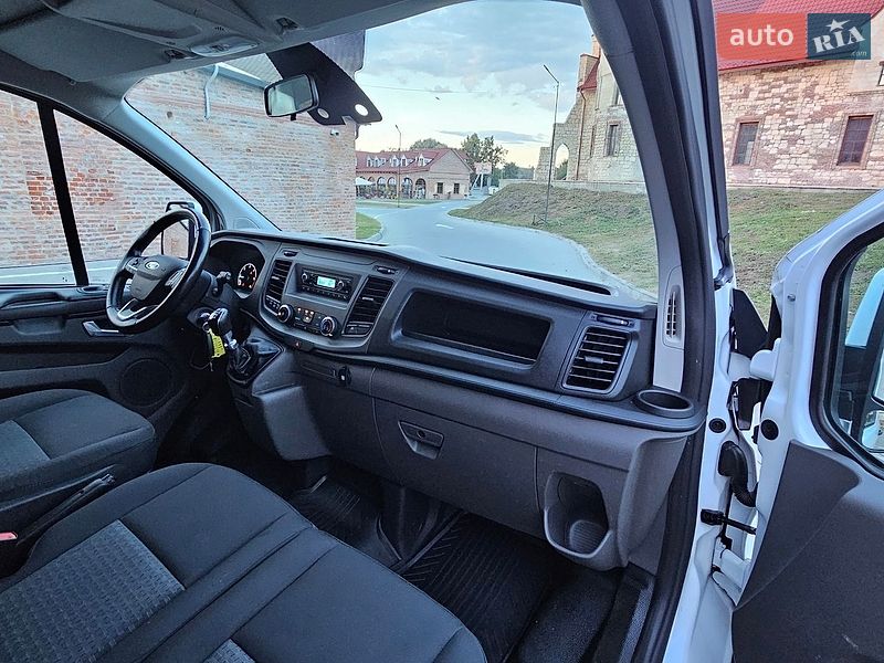 Вантажний фургон Ford Transit Custom 2020 в Бережанах