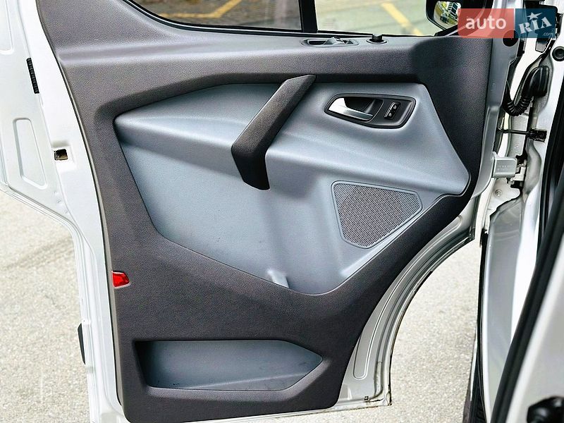 Вантажний фургон Ford Transit Custom 2015 в Києві