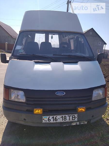 Вантажопасажирський фургон Ford Transit 1988 в 