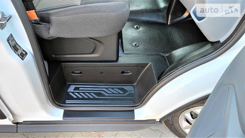 Вантажопасажирський фургон Ford Transit 2018 в Чернівцях