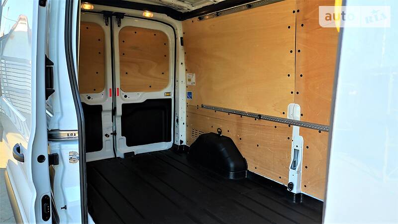 Вантажопасажирський фургон Ford Transit 2018 в Чернівцях