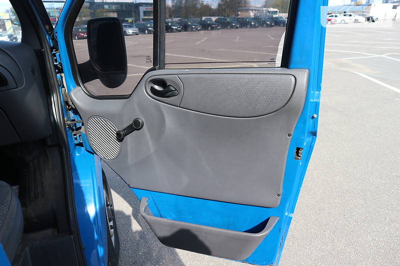 Вантажопасажирський фургон Ford Transit 2004 в Харкові
