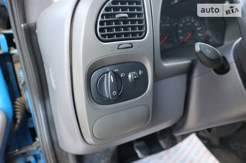 Вантажопасажирський фургон Ford Transit 2004 в Харкові