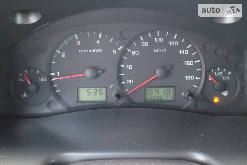 Вантажопасажирський фургон Ford Transit 2004 в Харкові