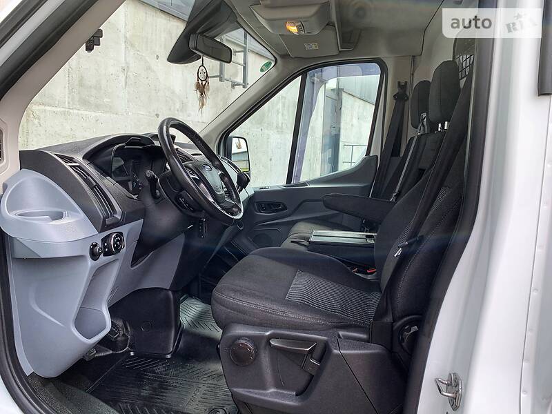 Вантажопасажирський фургон Ford Transit 2016 в Києві