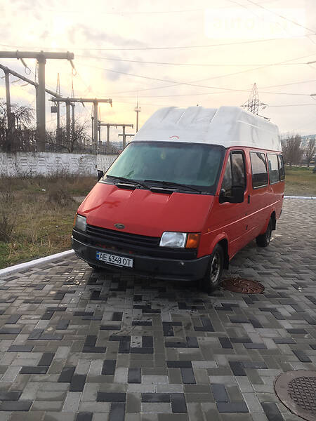 Грузопассажирский фургон Ford Transit 1989 в 