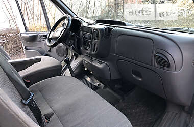 Грузовой фургон Ford Transit 2001 в 
