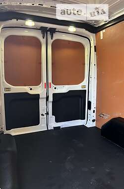Грузовой фургон Ford Transit 2016 в 