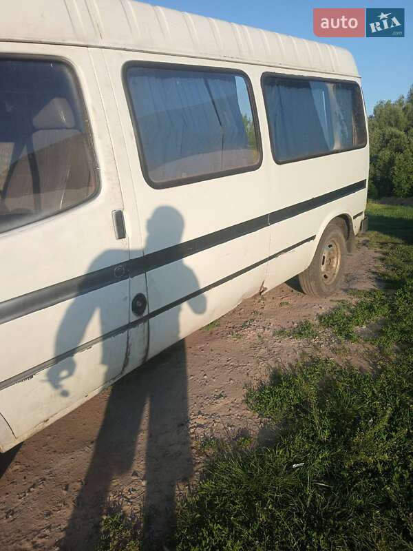 Микроавтобус Ford Transit 1989 в Покровске