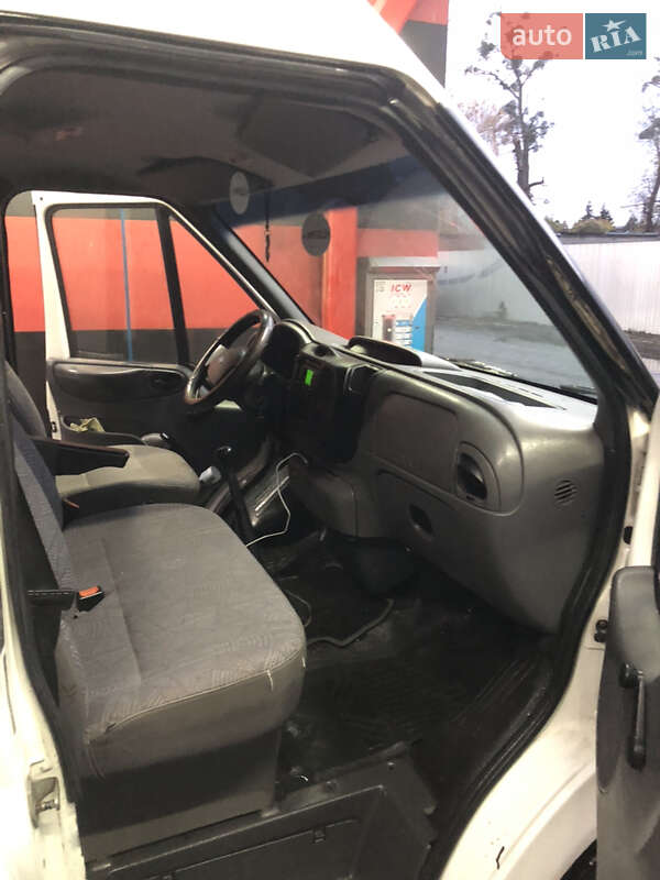 Грузовой фургон Ford Transit 2003 в Львове