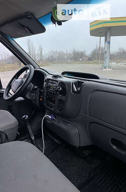Грузовой фургон Ford Transit 2003 в 