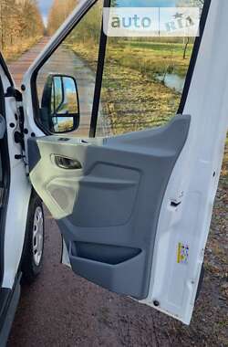 Грузовой фургон Ford Transit 2017 в 