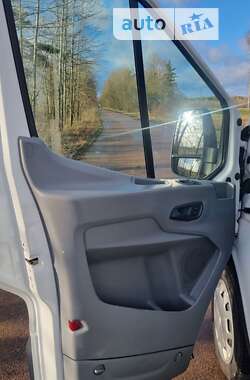 Грузовой фургон Ford Transit 2017 в 