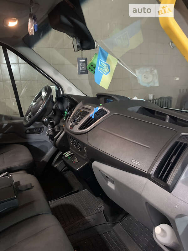 Микроавтобус Ford Transit 2015 в Самборе