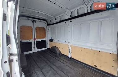 Грузовой фургон Ford Transit 2017 в 