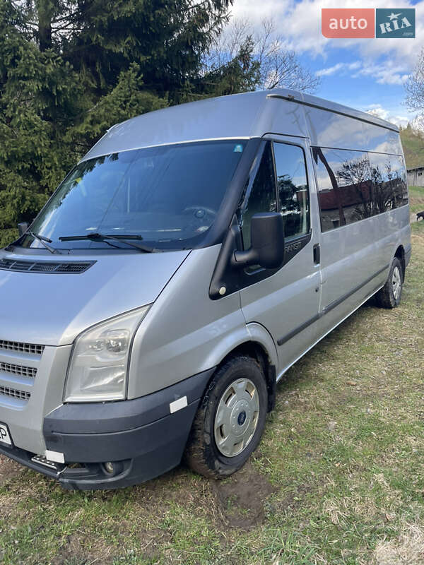 Микроавтобус Ford Transit 2013 в Воловце