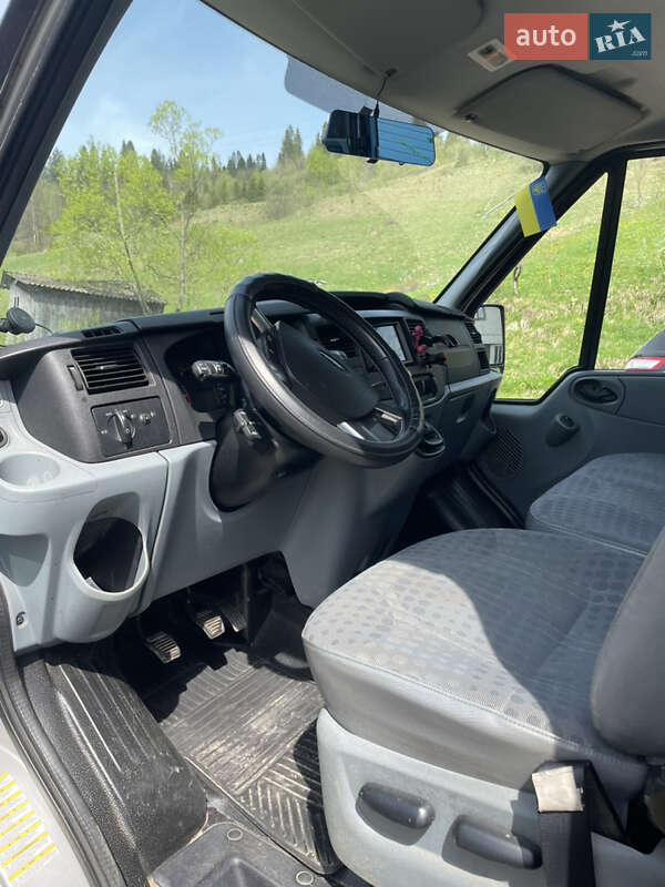 Микроавтобус Ford Transit 2013 в Воловце
