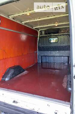 Грузовой фургон Ford Transit 2000 в 