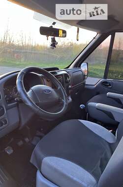 Грузовой фургон Ford Transit 2003 в 