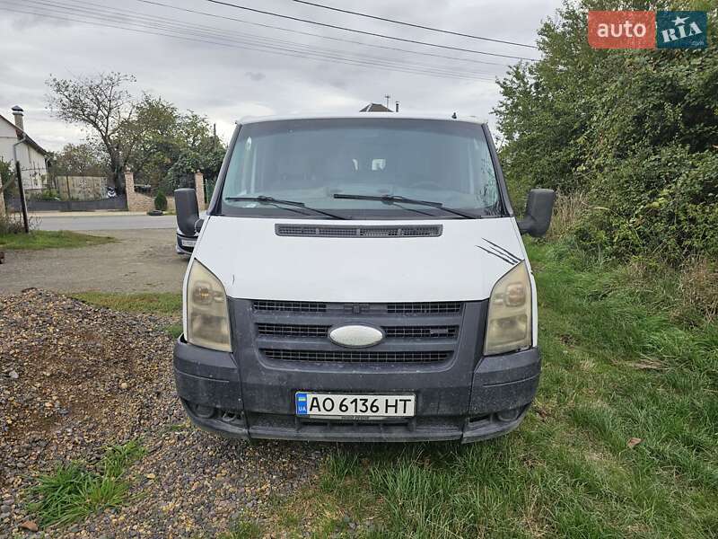 Грузовой фургон Ford Transit 2006 в 