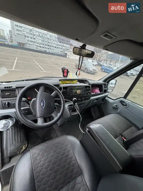 Грузовой фургон Ford Transit 2011 в 
