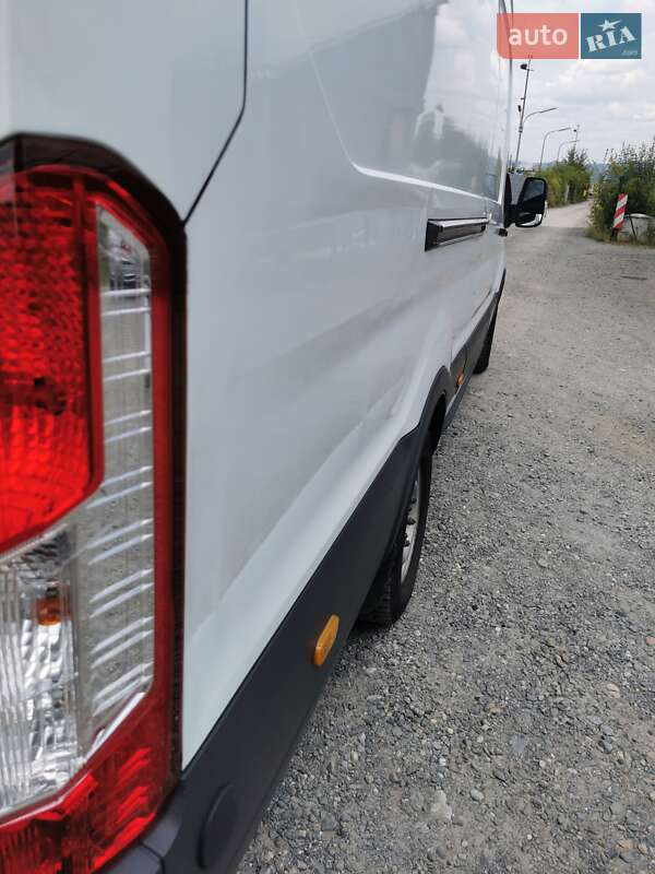 Грузовой фургон Ford Transit 2016 в Ровно