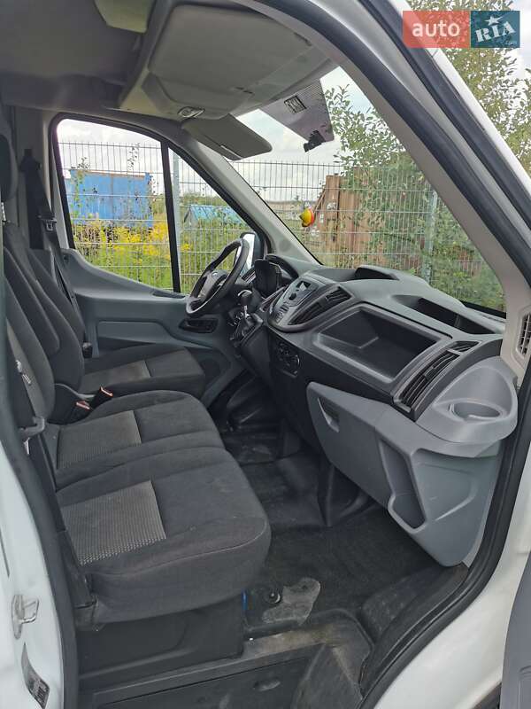 Грузовой фургон Ford Transit 2016 в Ровно