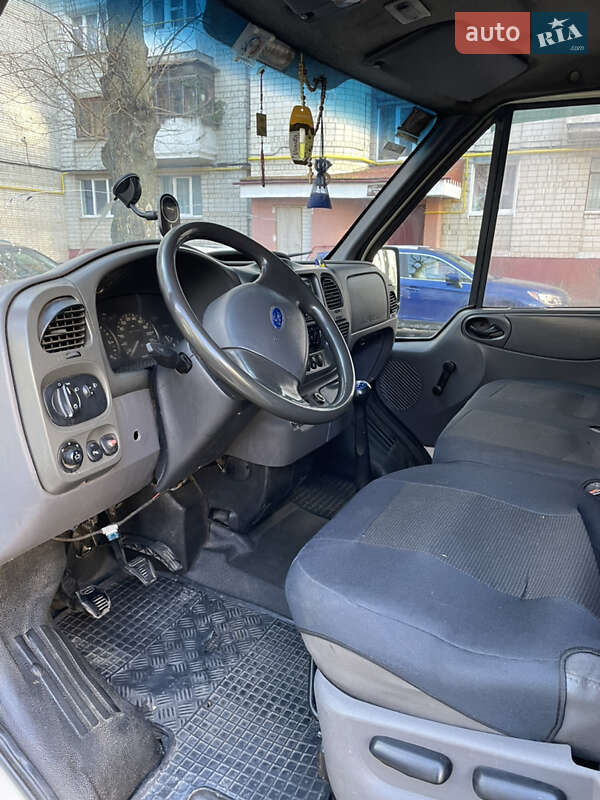 Грузовой фургон Ford Transit 2002 в Львове