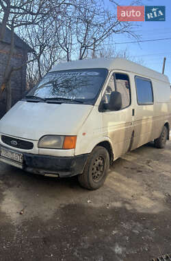 Грузовой фургон Ford Transit 2000 в 