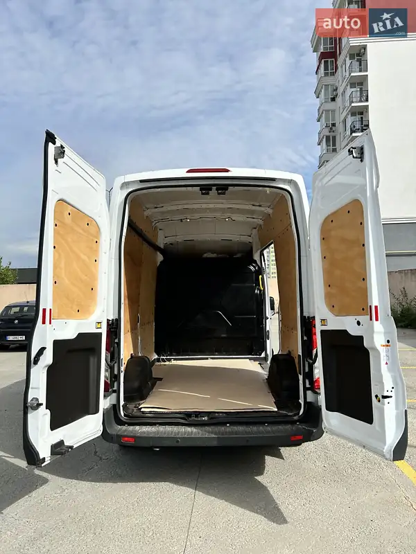 Грузовой фургон Ford Transit 2018 в 