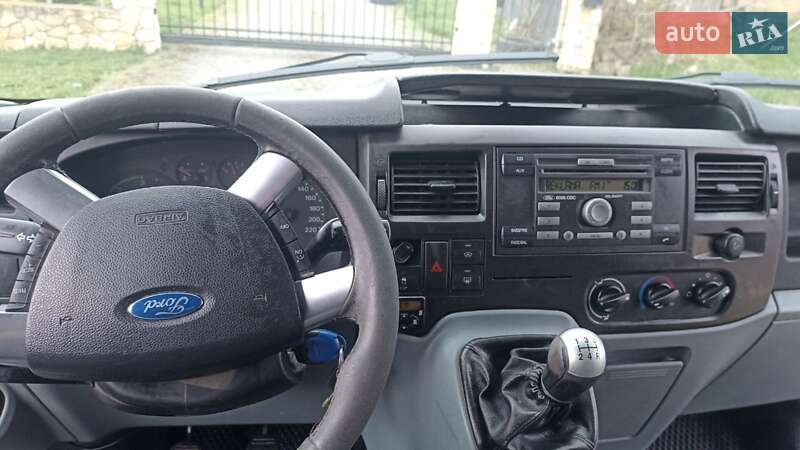 Вантажний фургон Ford Transit 2007 в Снятині