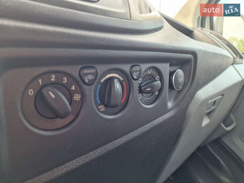 Грузовой фургон Ford Transit 2017 в Луцке