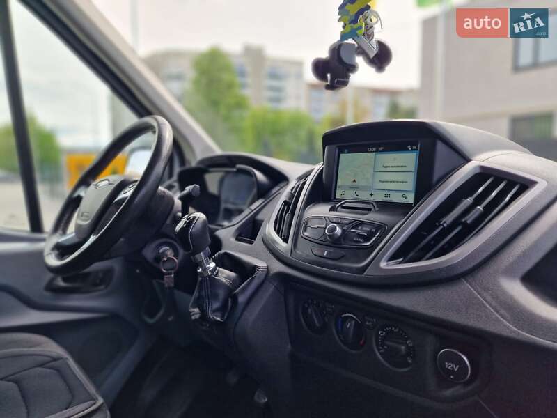 Грузовой фургон Ford Transit 2017 в Луцке
