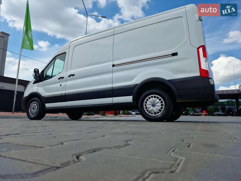 Грузовой фургон Ford Transit 2017 в Луцке