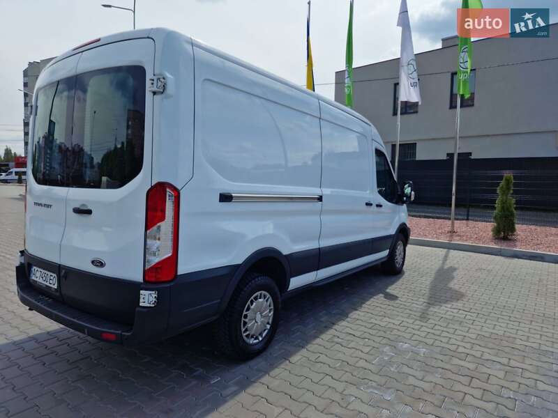 Грузовой фургон Ford Transit 2017 в Луцке