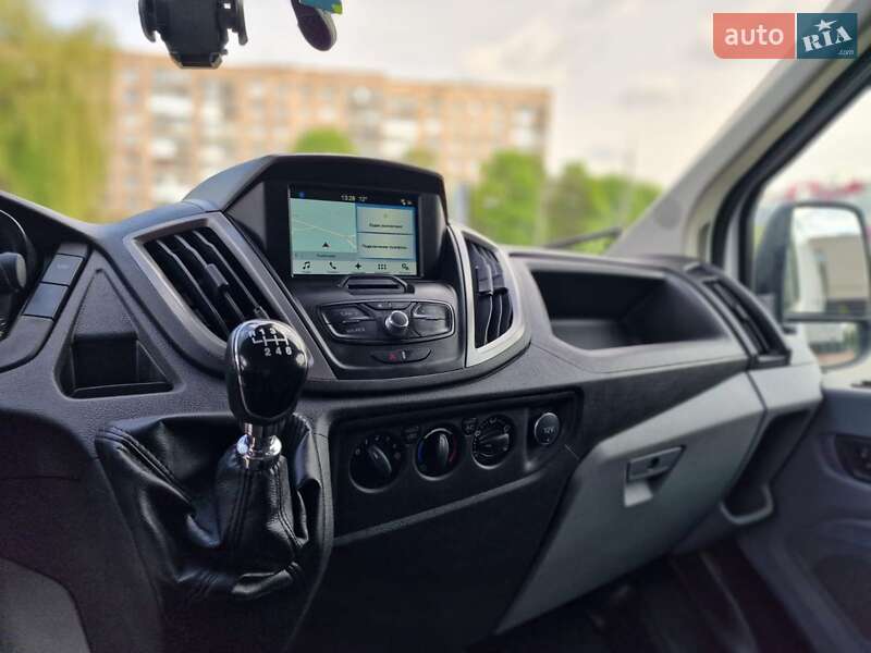Грузовой фургон Ford Transit 2017 в Луцке