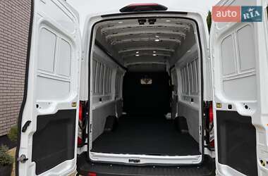 Вантажний фургон Ford Transit 2021 в 