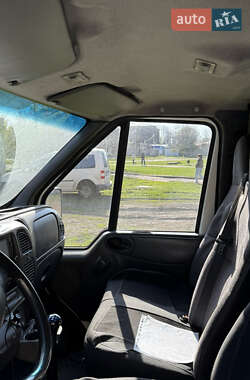 Грузовой фургон Ford Transit 2001 в 