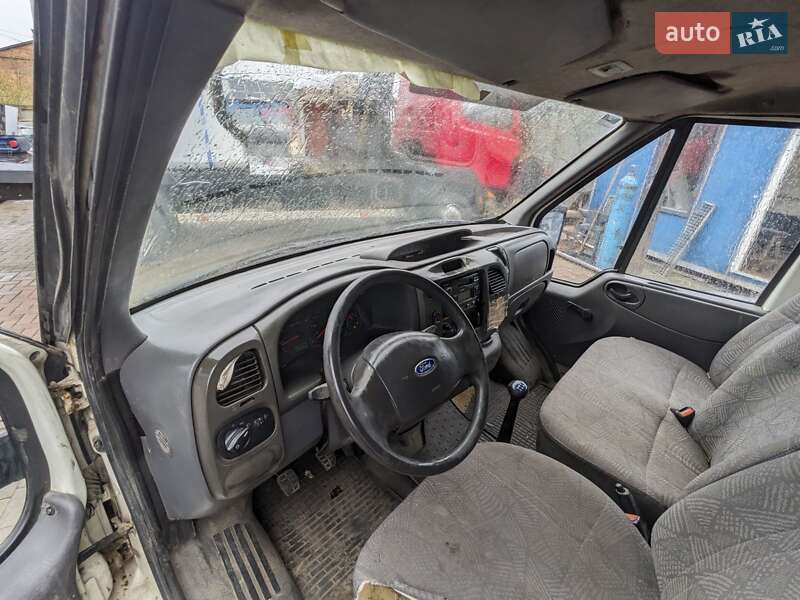 Грузовой фургон Ford Transit 2004 в Ровно