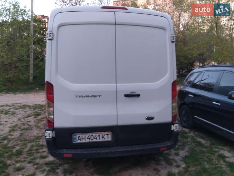 Вантажний фургон Ford Transit 2015 в Хмельницькому