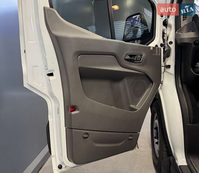 Грузопассажирский фургон Ford Transit 2023 в Киеве