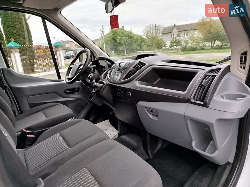 Вантажний фургон Ford Transit 2018 в Дубні