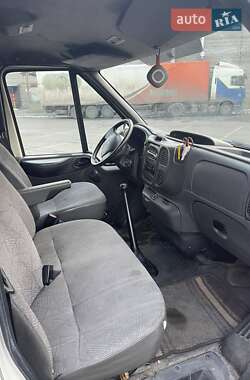 Грузовой фургон Ford Transit 2004 в 