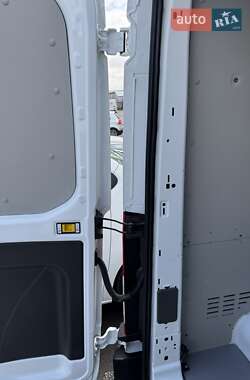 Грузовой фургон Ford Transit 2020 в 