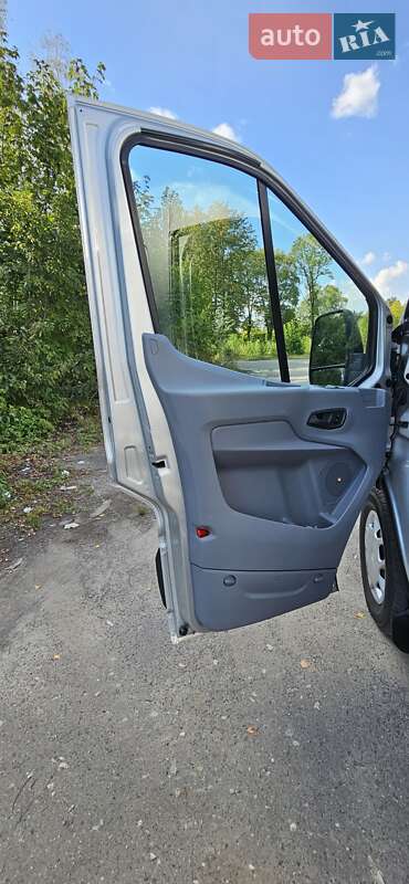 Грузовой фургон Ford Transit 2016 в Старом Самборе